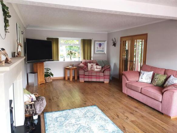 Living Room 4.jpg