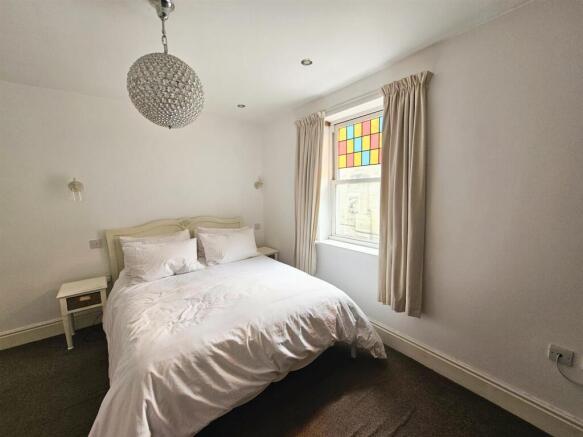 4 bed Detached for sale Image 10
