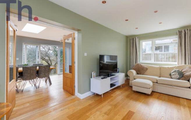 Lounge & Dining Area