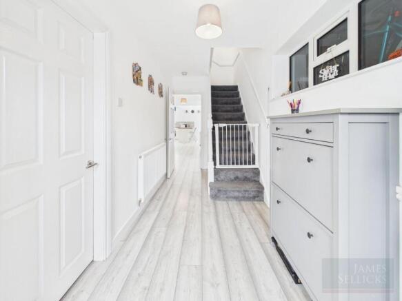 Brookside Drive, Oadby, Leicestershire photo 4