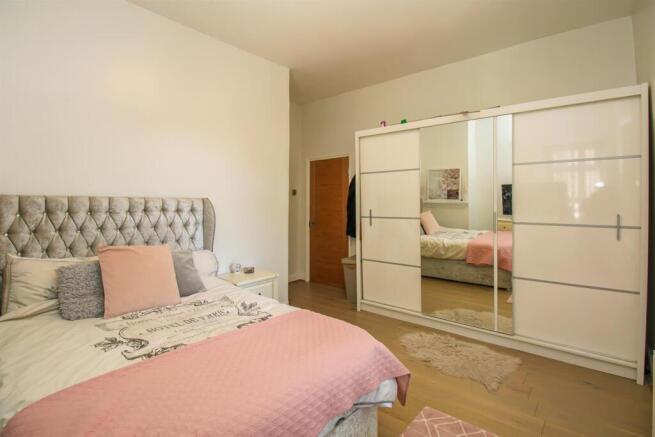 4 bed Semi-Detached for sale Image 10