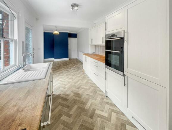 kitchen 2.jpg