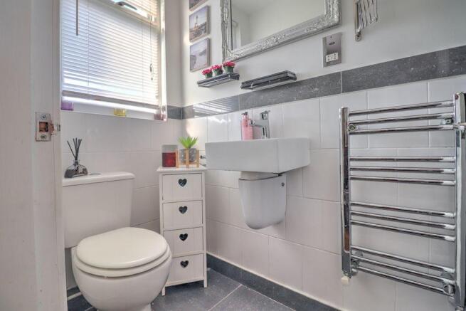 Ensuite to Bed 1