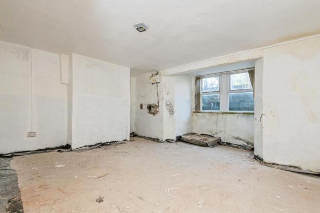 7 bed Semi-Detached for sale Image 12