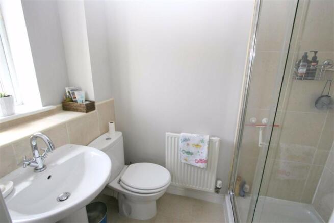 EN SUITE SHOWER ROOM / WC