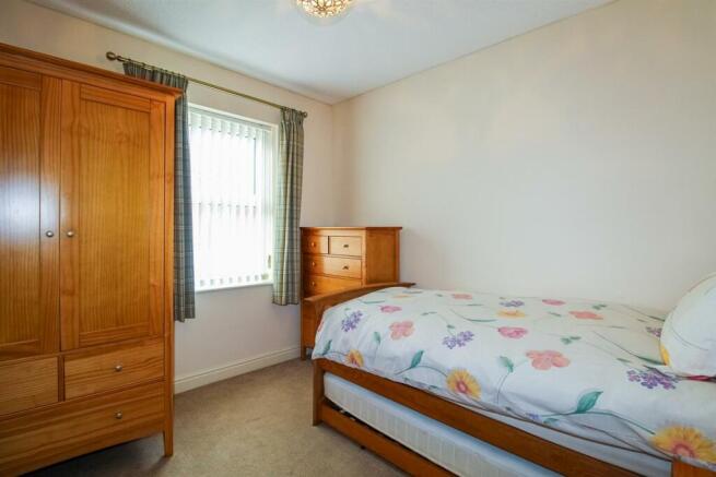 2 bed Terraced Bungalow for sale Image 6