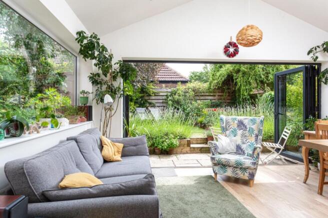 5 bed Detached for sale Image 7