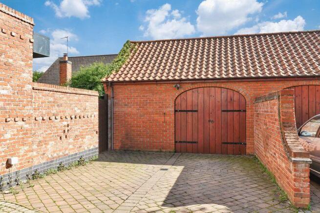 Garage & W...