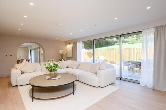 5 bed Detached for sale Image 5