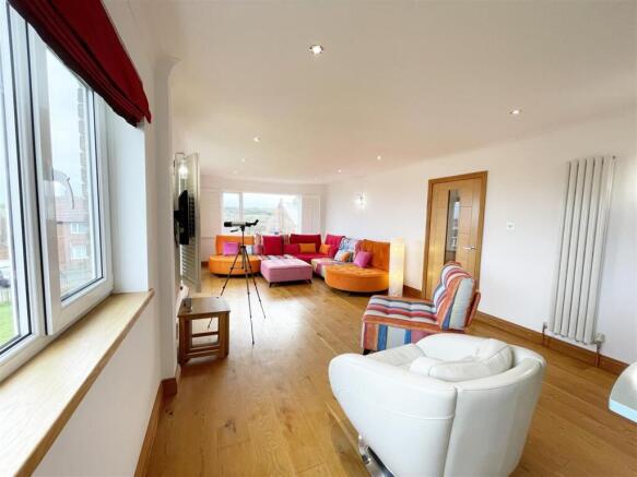 2 bed Apartment for sale Image 6