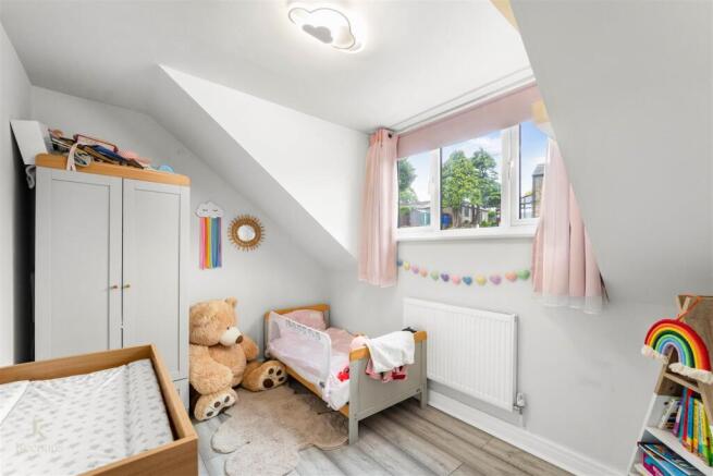 5 bed Semi-Detached for sale Image 11