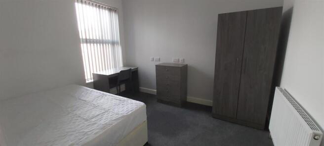 4 bed House Share to rent Image 10