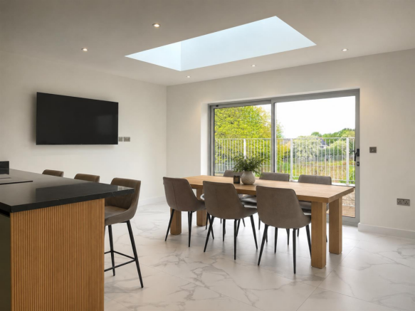 4 bed Detached for sale Image 5