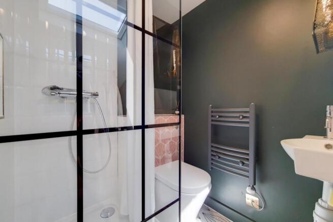9_Main Ensuite-0.jpg