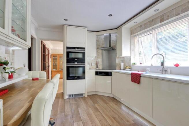 3 bed Detached for sale Image 8