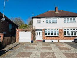 15, Reddings Close, Mill Hill, London NW7 4JL
