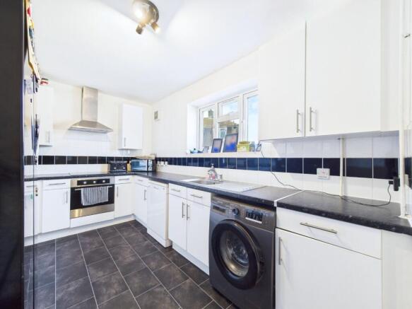 Broxburn Drive, South Ockendon, Essex, RM15 photo 4