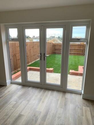 32 Buxton Way 3.jpeg