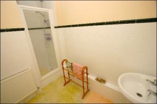En-Suite Photo 2