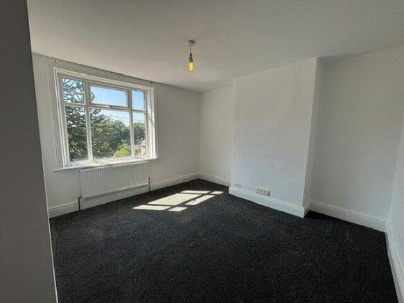 4 bed Semi-Detached to rent Image 7