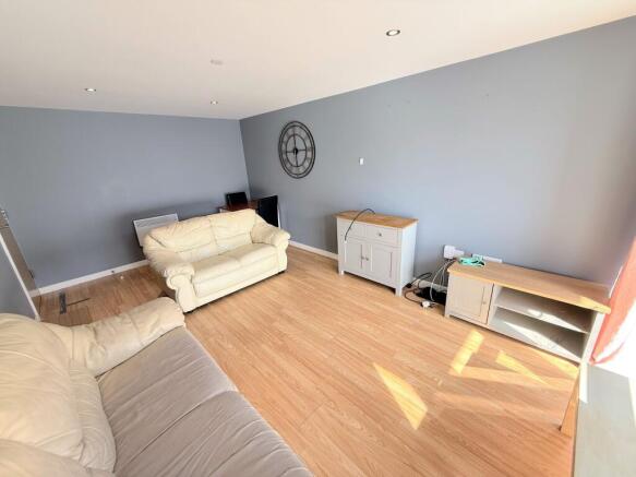 2 bed Flat for sale Image 7
