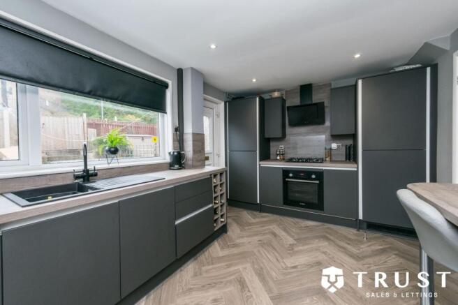 2 bed Terraced for sale Image 3