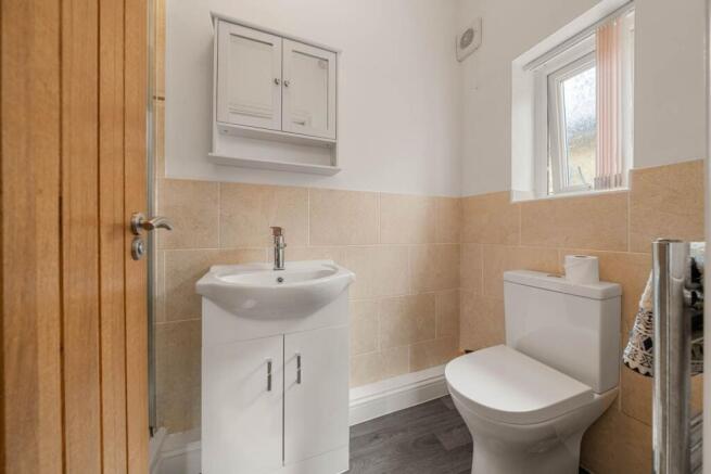 4 bed Detached for sale Image 8