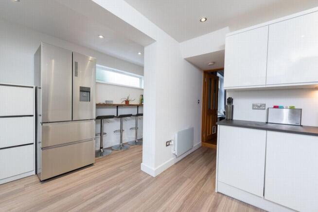 Kitchen/Breakfast Bar
