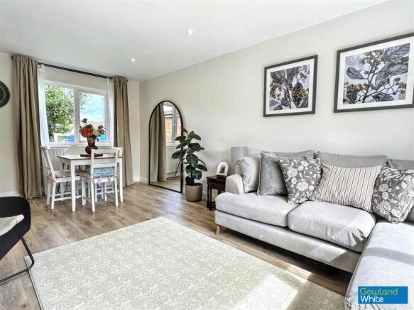 4 bed Detached for sale Image 5