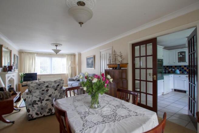Lounge/Dining Room