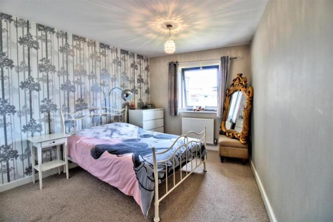 Bedroom 1.jpg