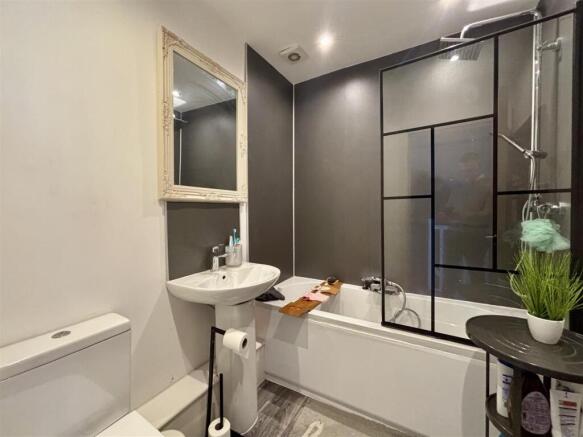 3 bed Town House for sale Image 12