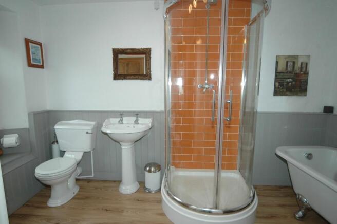 BATHROOM 2