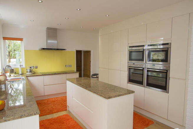 Kitchen/Breakfast...