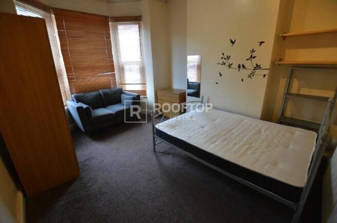 6 bed House to rent Image 6