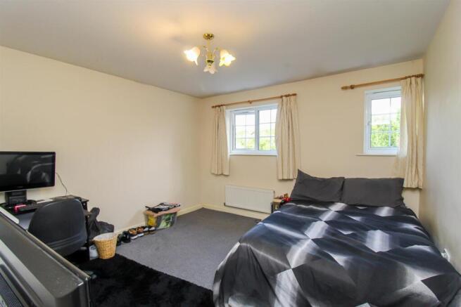 4 bed Detached for sale Image 10
