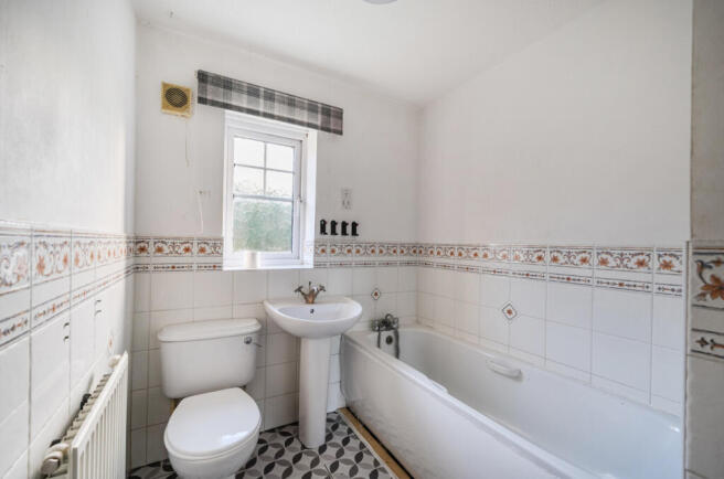 4 bed Detached for sale Image 12