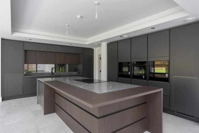 4 bed Detached for sale Image 7