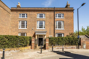 7, St Marys Square, Bury St. Edmunds IP33 2AJ