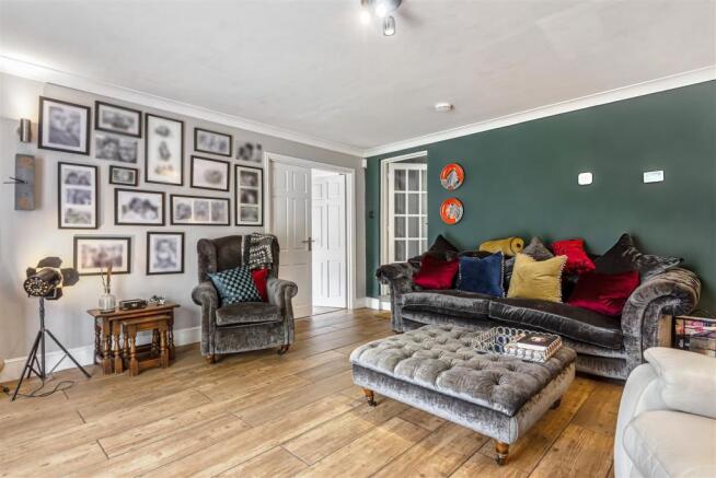 2 Jubilee  Cottage, Family Room