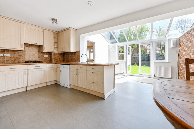 Broomfield Close, Guildford, Surrey, GU3 photo 4