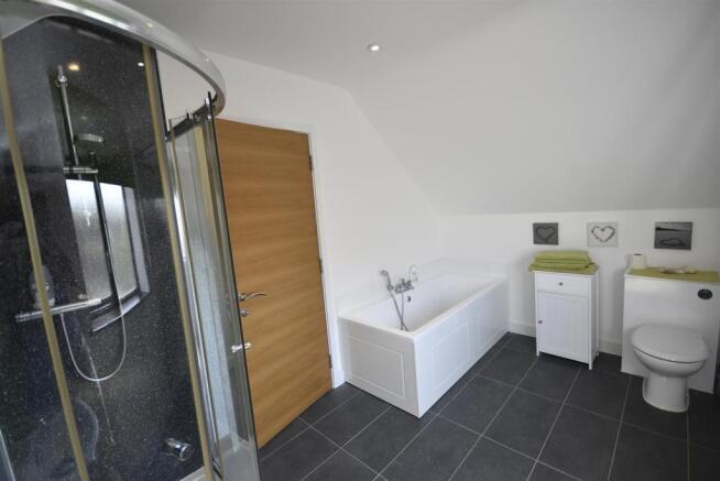 Ensuite.JPG