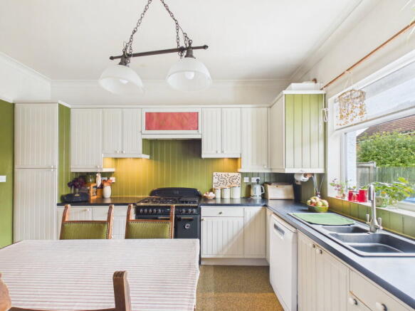 4 bed Semi-Detached for sale Image 5