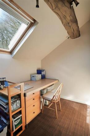 5 bed Detached for sale Image 11