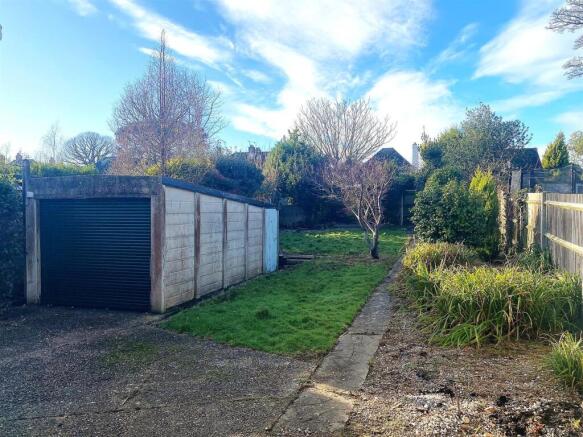 25 Hillcrest Ave - Garden1.jpg