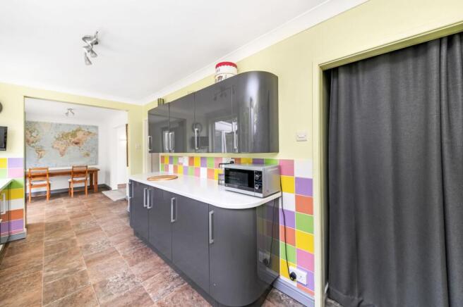 OPEN-PLAN DINING KITCHEN - KITCHEN AREA