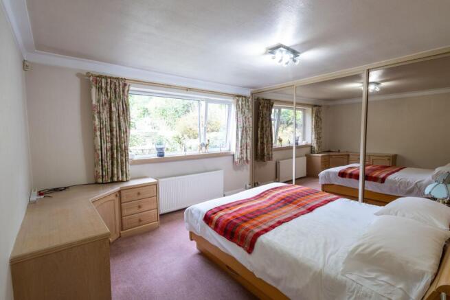 4 bed Bungalow for sale Image 10