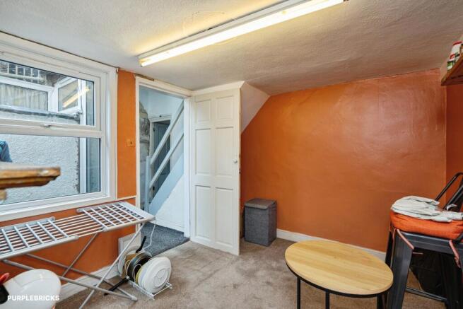 Bed 3 / Dining Room