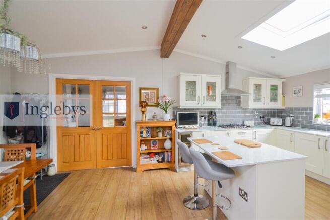 2 bed Park Home for sale Image 5