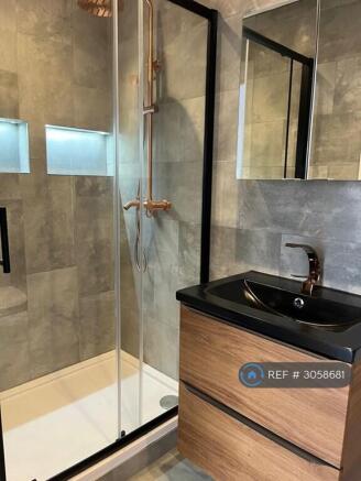 Ensuite Off Of Master Bedroom